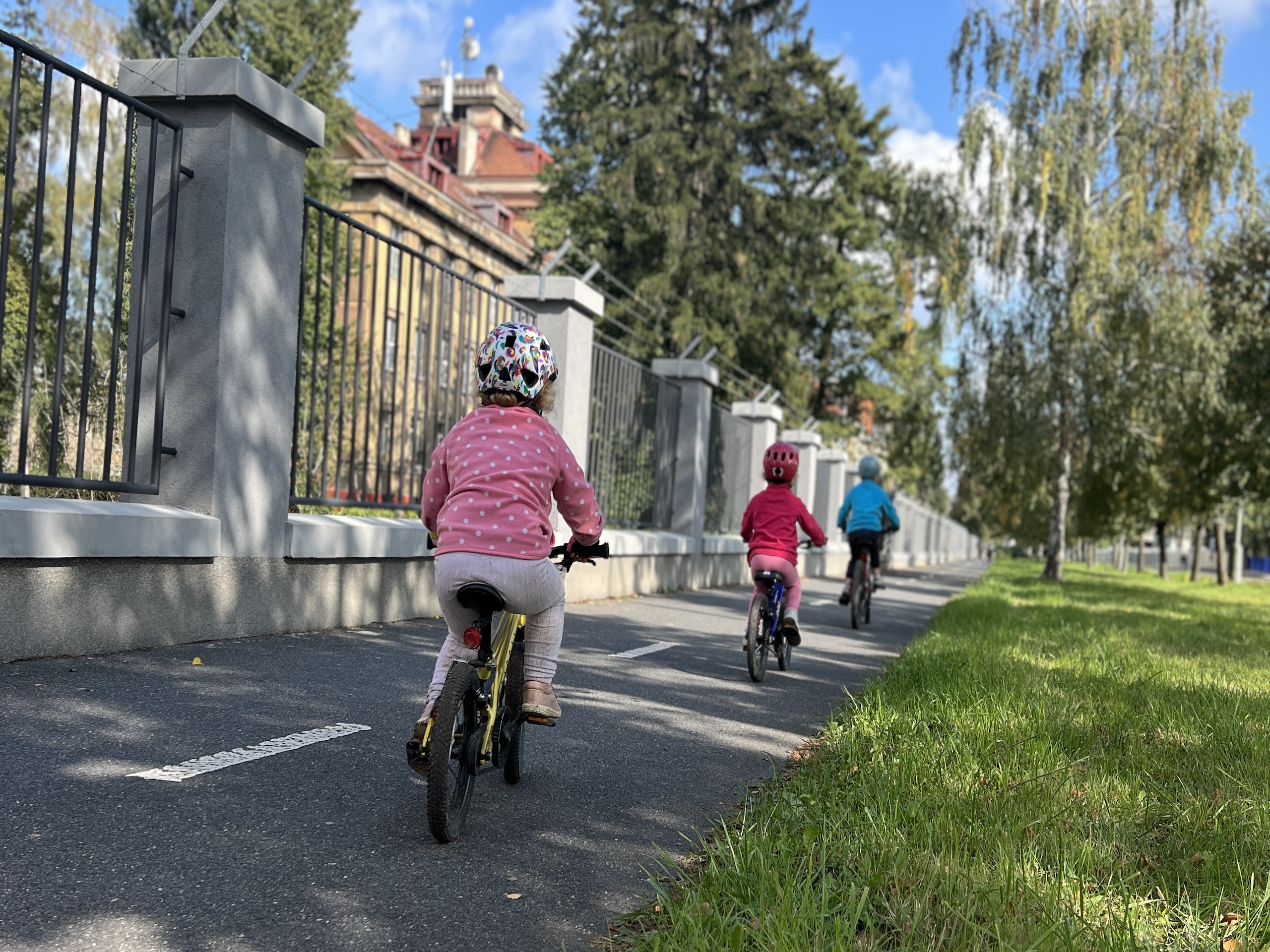 🚲 Cyklotrasa Letňany – Kbely – Ctěnice – Miškovice – Čakovice: Objevte skrytá zákoutí severovýchodní Prahy!