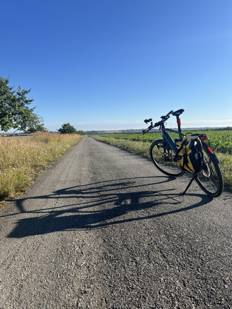 Cyklostezka do obce Střednice_Polabí
