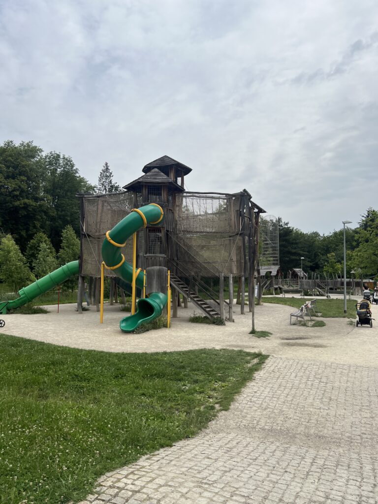 Dětské hřiště - park Zahrádky