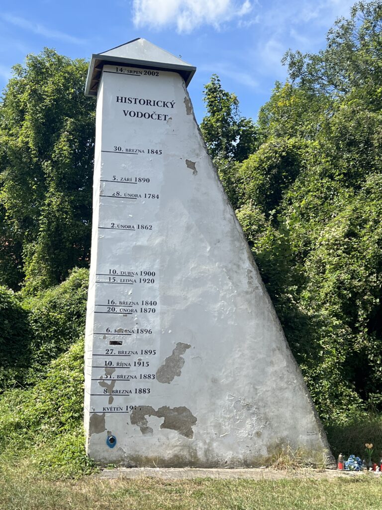 Historický vodočet_Dolní Beřkovice_Polabí_Labská stezka_Elberadweg