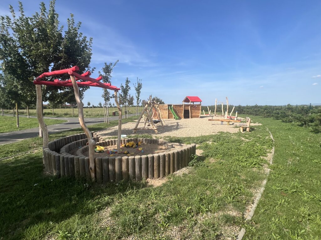 Hřiště - Čakovický park