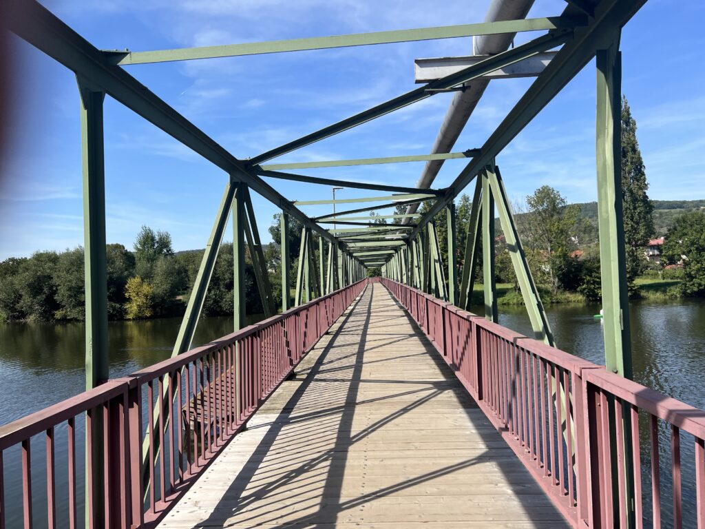 most v Hlásné Třebani