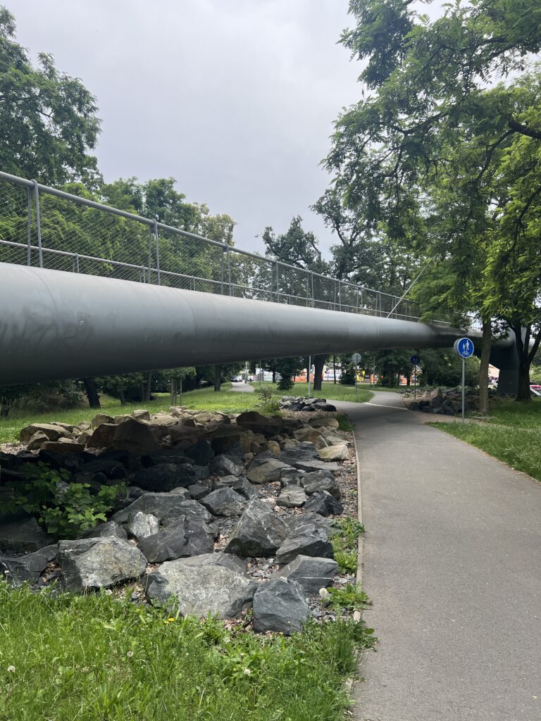 most přes Ocelářskou ulici