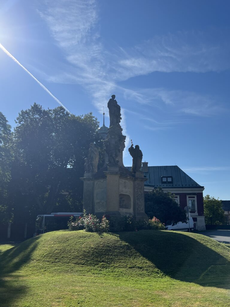 Sousoší sv.Mikuláše Tolentinského_Kokořín_Kokořínsko
