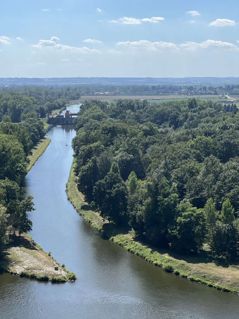Soutok Labe a Vltavy_Pohled na Hořínský kanál_Labská stezka_Elberadweg