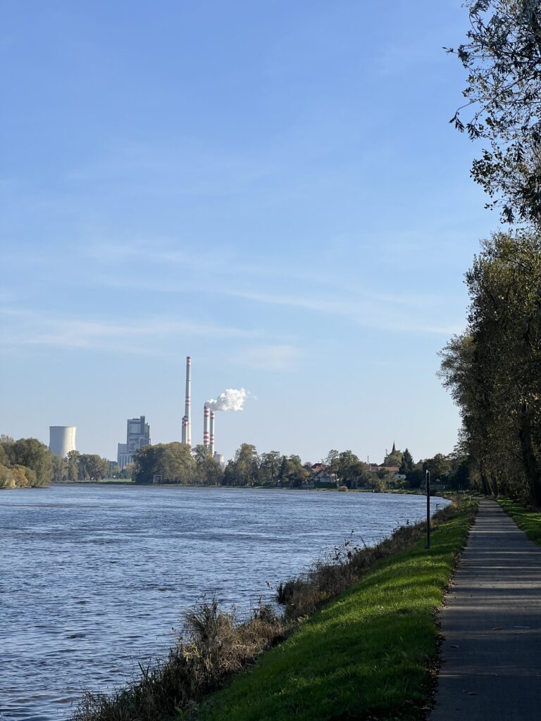 Labe s elektrárnou Mělník