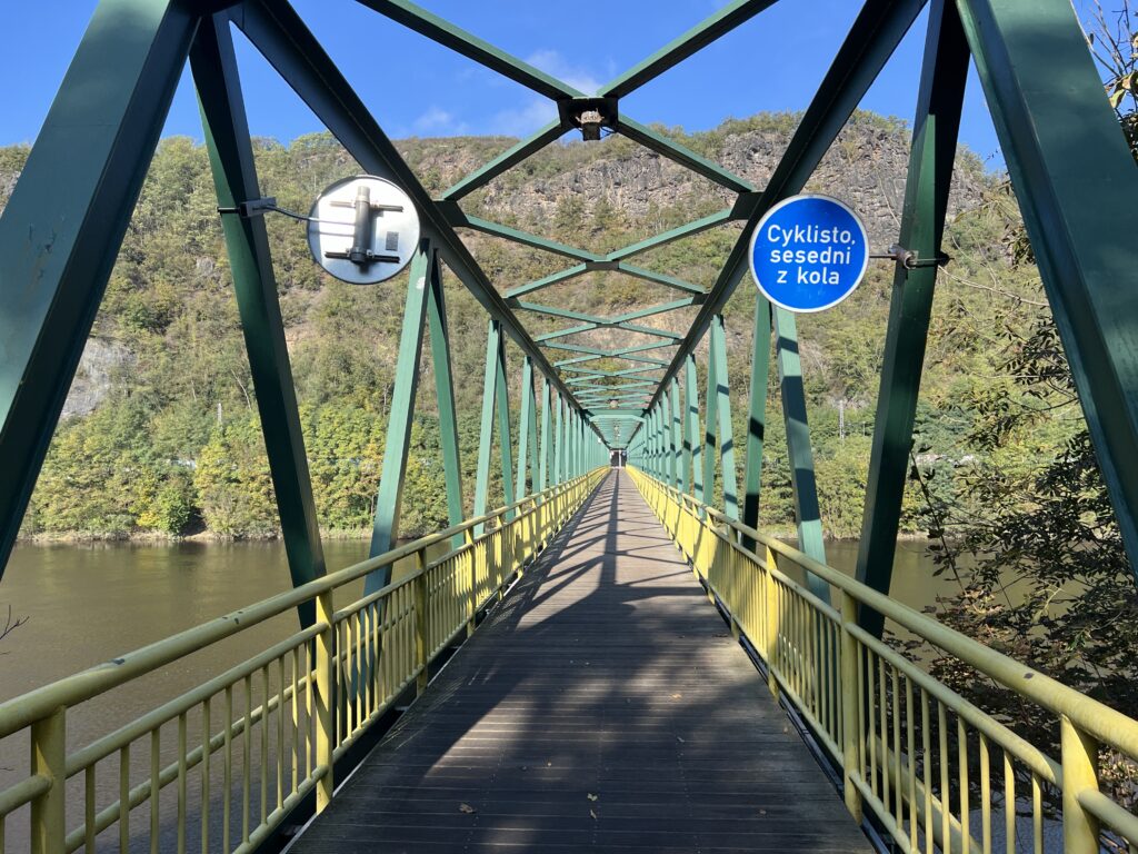 Lávka pro pěší Řež