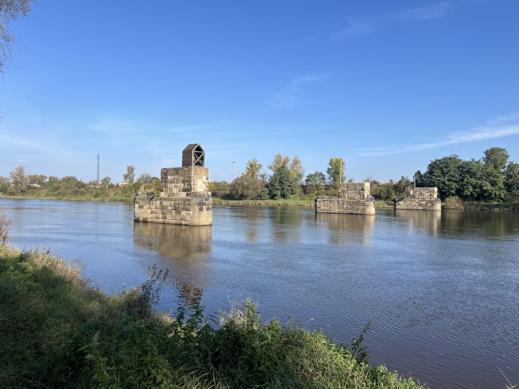 staré mostní pilíře - Vltava