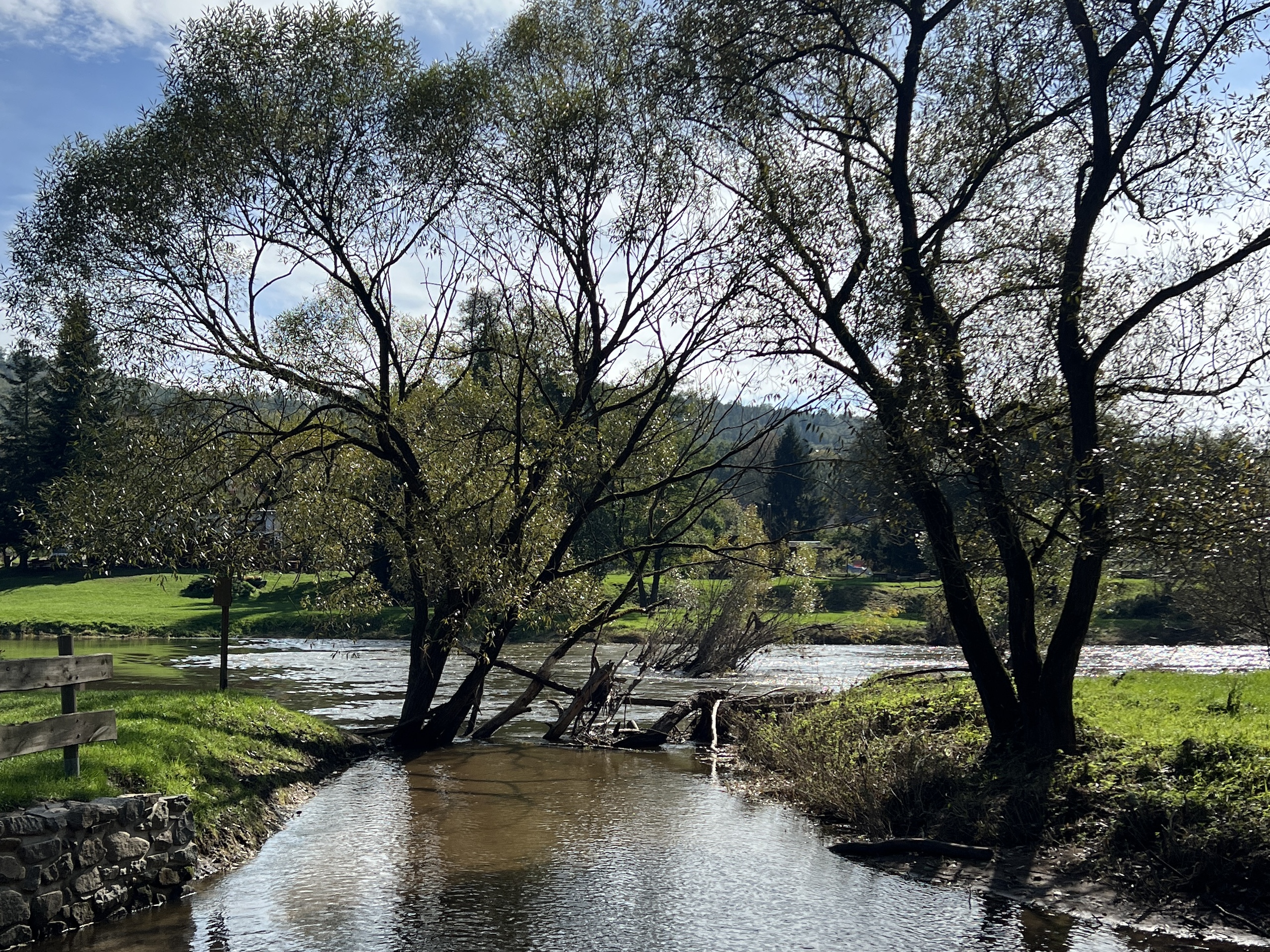 🚴 Cyklostezka „Do Prahy na kole“ – parádní výlet z Prahy až k plovárně Senohraby