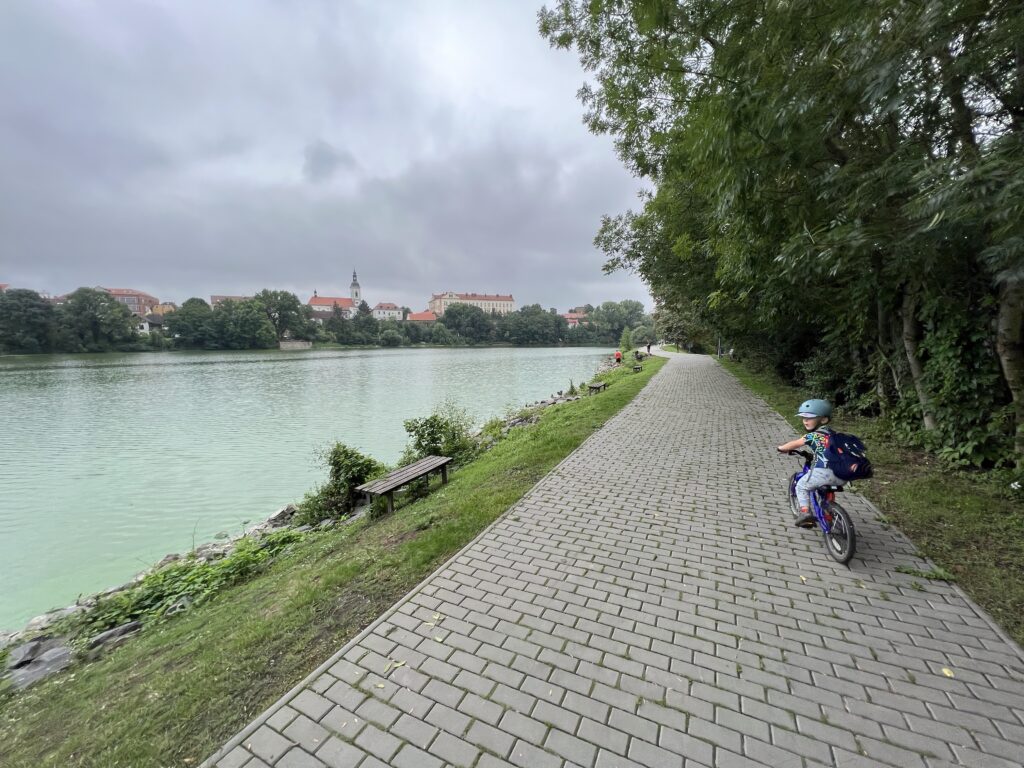 Říčany_Mlýnský rybník_Do Prahy na kole