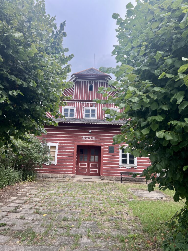 Sokolovna_Loučky