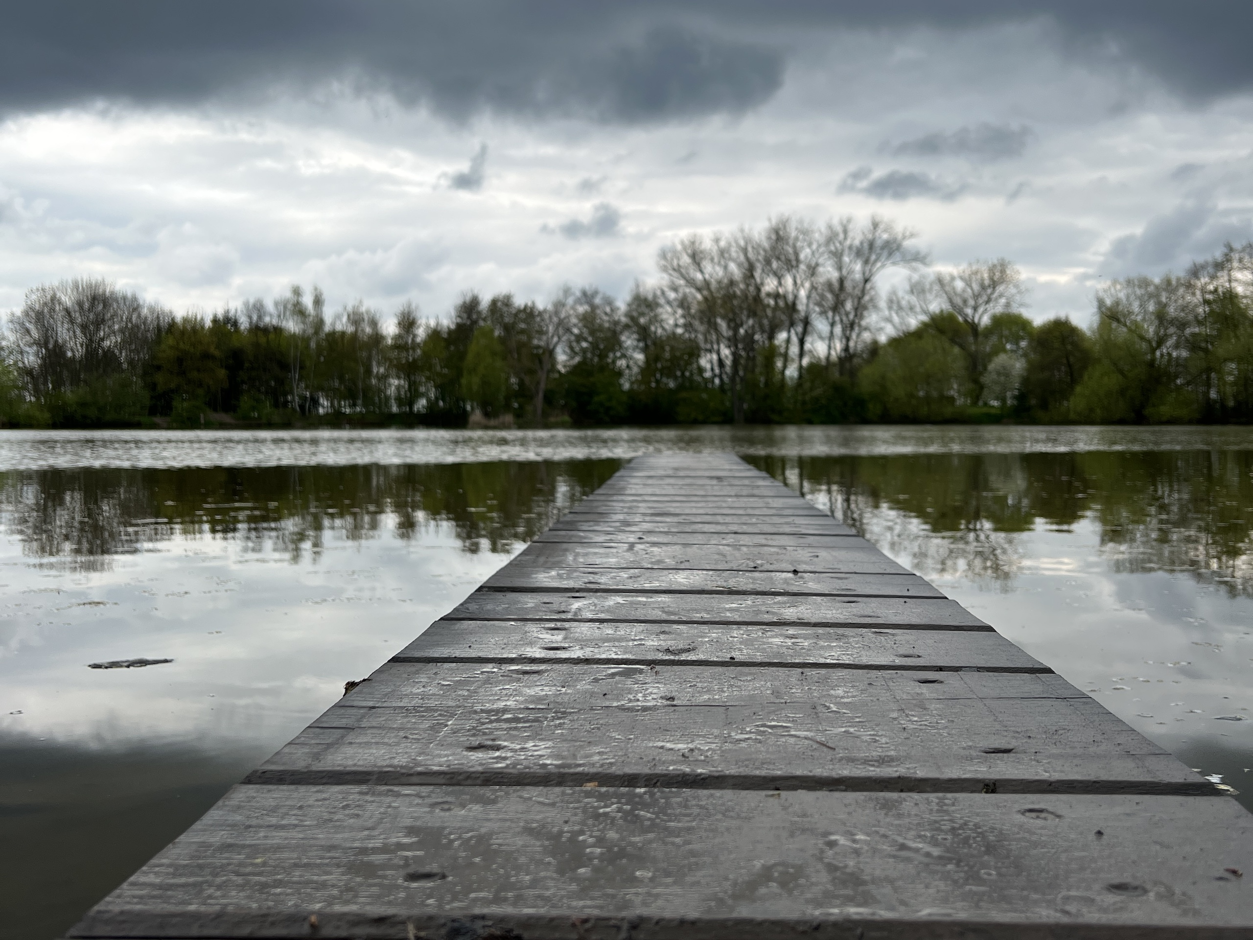 🚴 Rodinný cyklovýlet z Kunratic na Vestecký rybník: Planeta za planetou až k lávce nad vodou