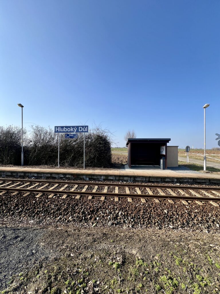 Železniční zastávka_Hluvoký důl