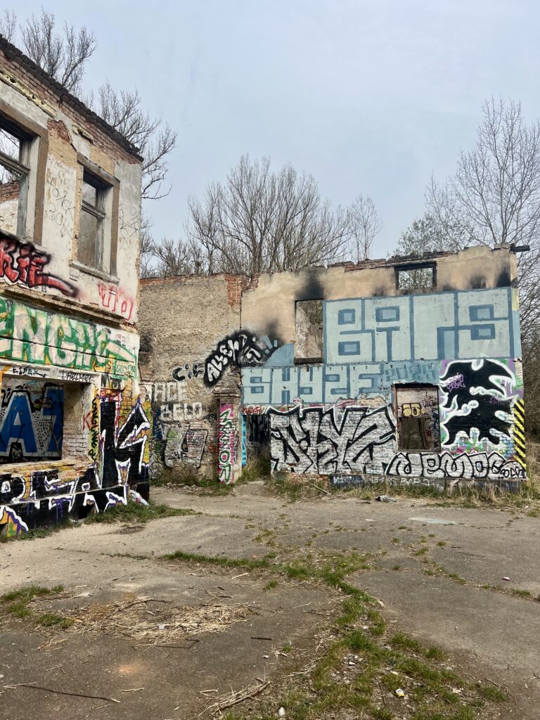 Bývalá vápenka Biskup, Kvis & Kotrba_Údolí Dalejského potoka