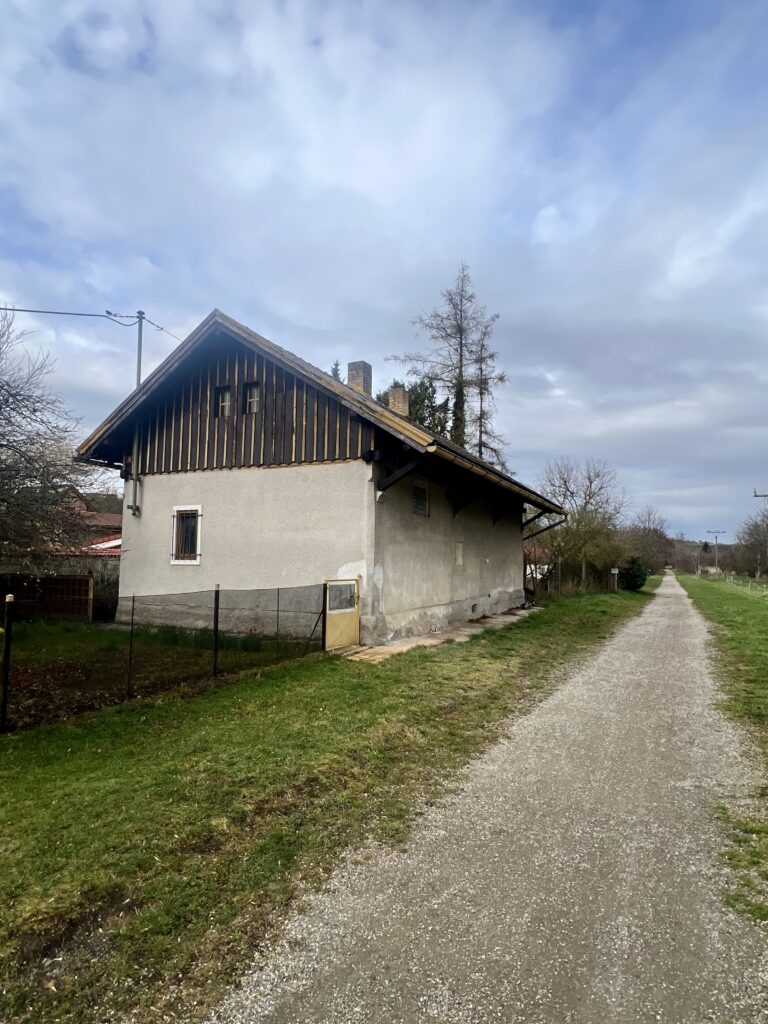 Bývalé nádraží Podlešín na cyklostezce po zrušené trati_Podlešín