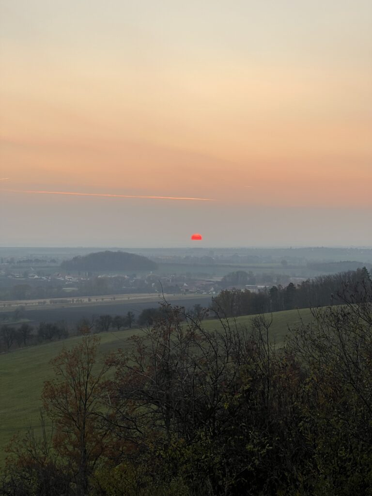 Cestou z hory Říp_Říp