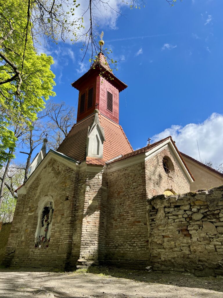 Márnice se zvonicí na hřbitově Svatého Jána1_Kladno