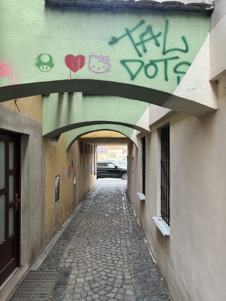 Průchod na Husovo náměstí_Roudnice nad Labem