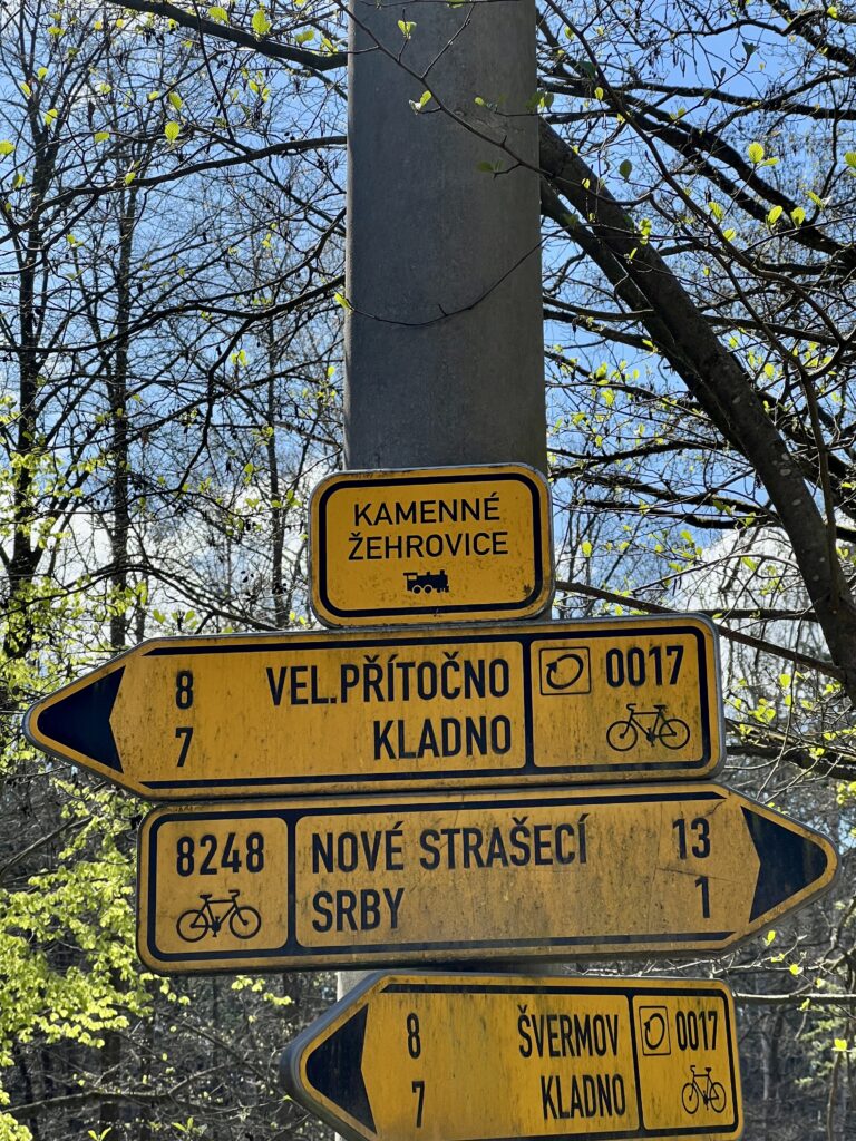 Rozcestník_Kamenné Žehrovice