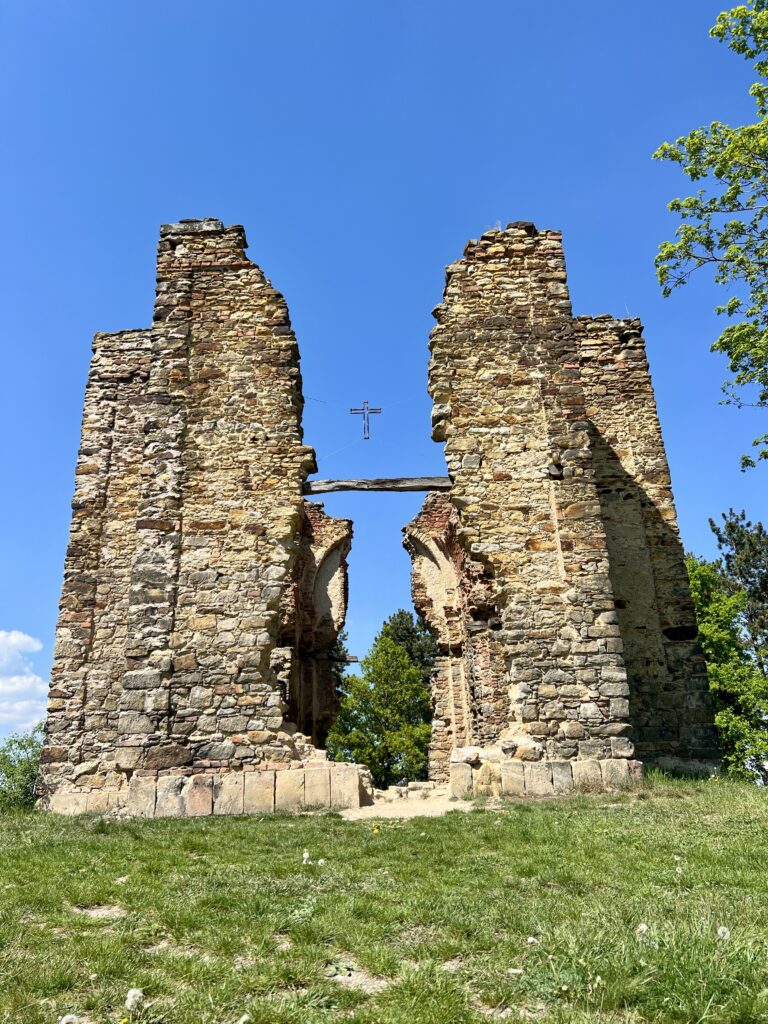 Zřícenina kaple Povýšení sv.Kříže_Bříství