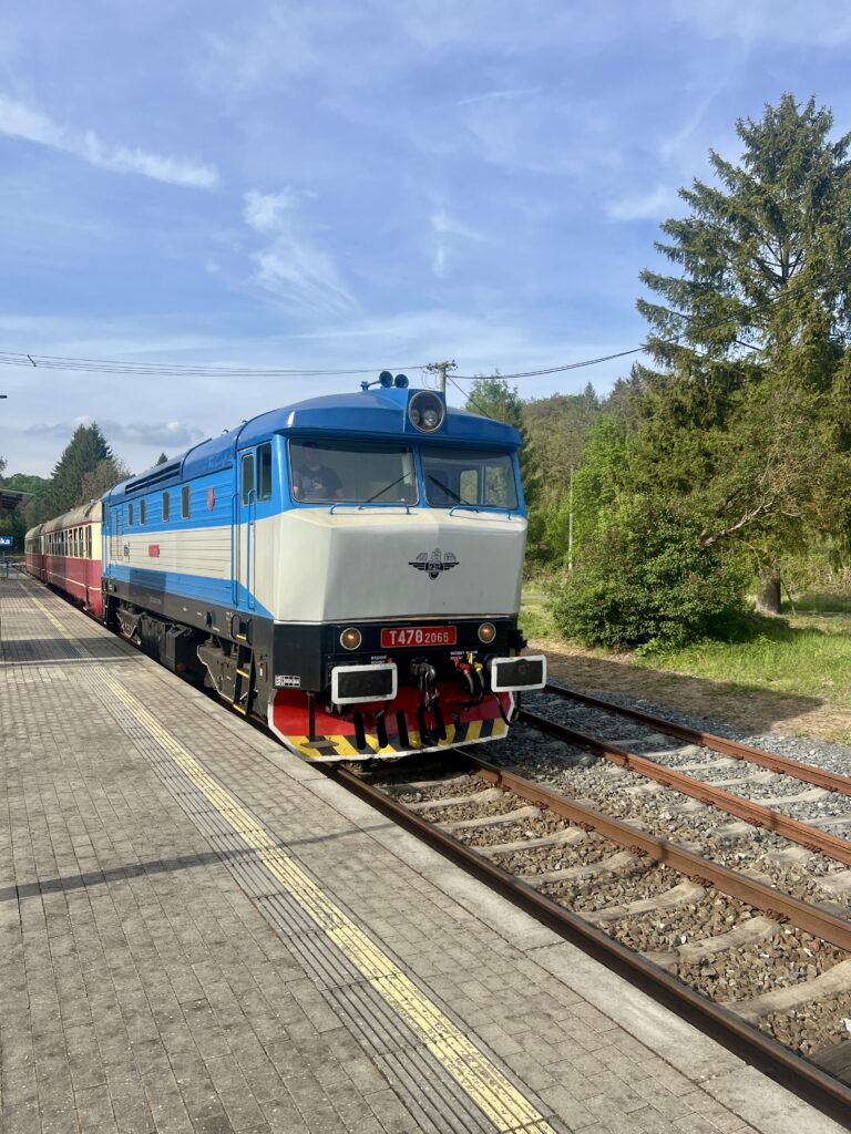 Kokořínský rychlík_Lhotka u Mělníka