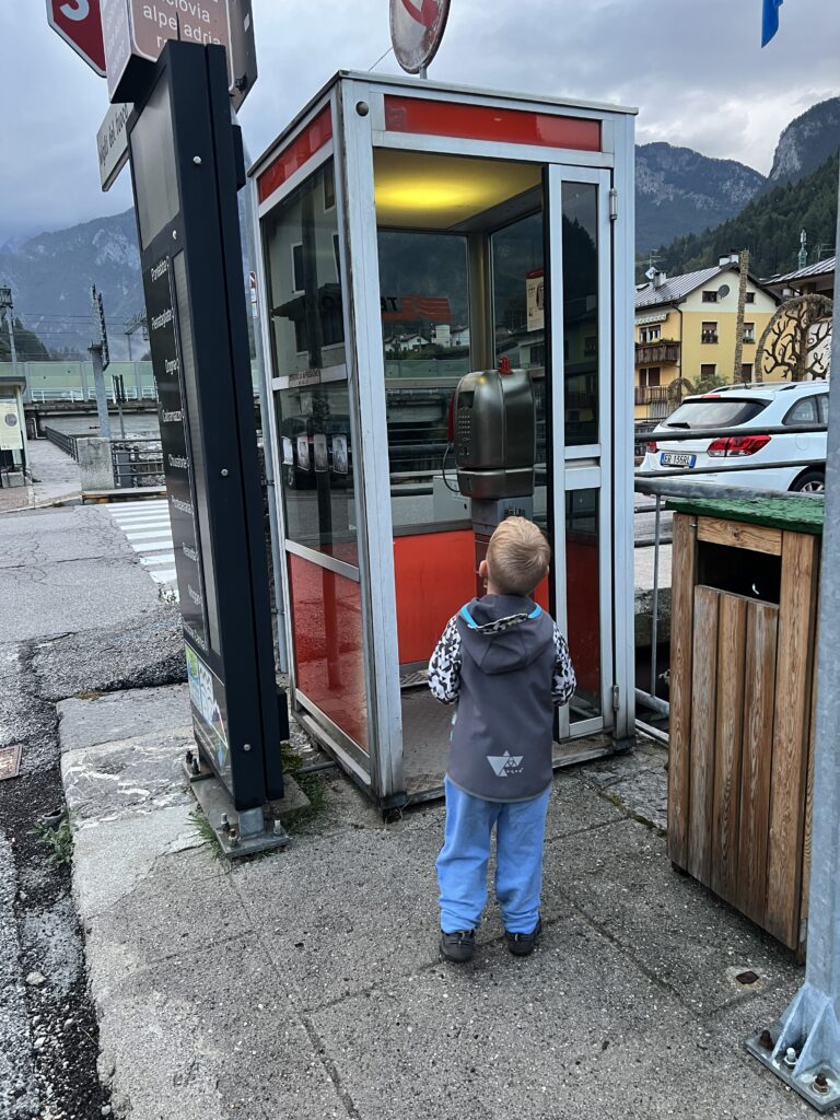 Telefonní budka_Pontebba_Alpe-Adria