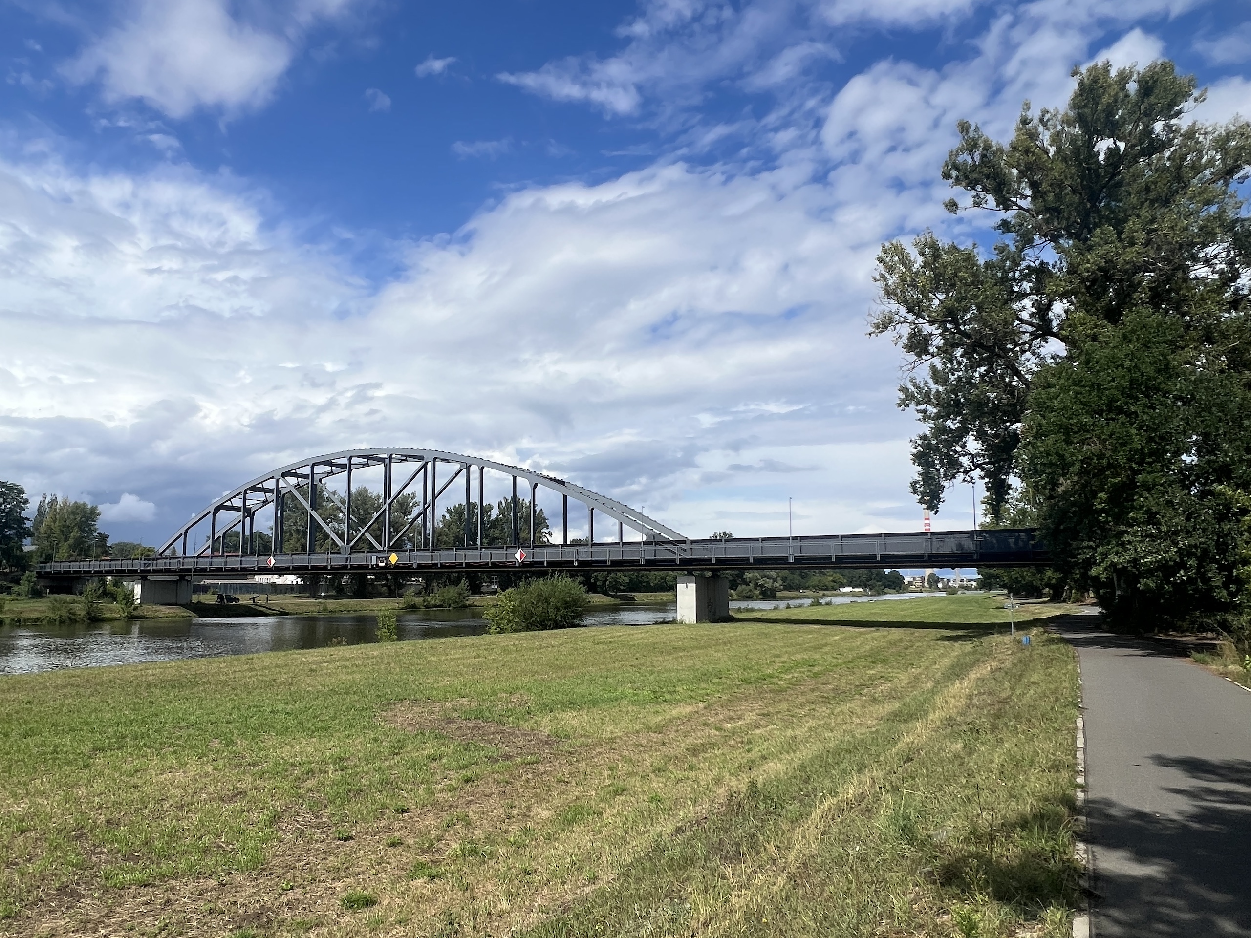 🚴 Labská cyklostezka: Z Kostelce nad Labem do Mělníka | Nové úseky, industriální Spolana a soutok s Vltavou