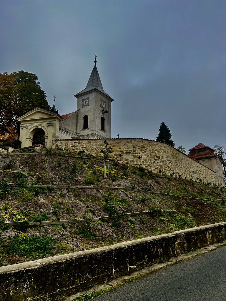 Kostel sv. Martina v Kostelci nad Labem_Cyklotrasa Mezi řekami