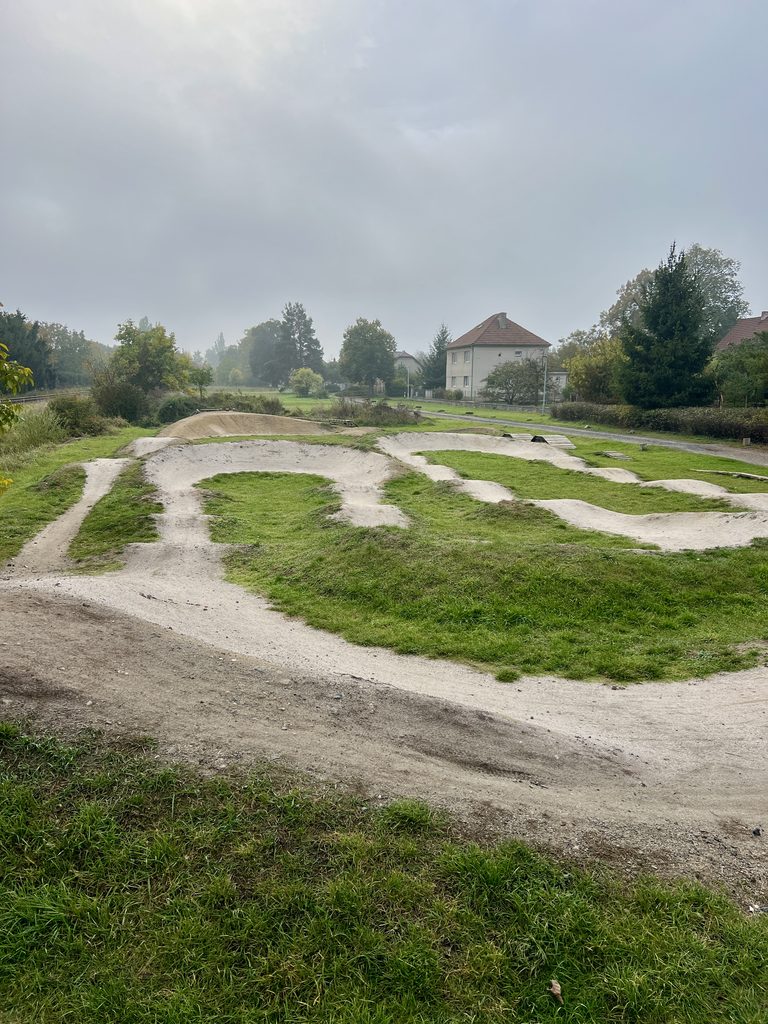 Pumptrack v Tišicích_Cyklotrasa Mezi řekami